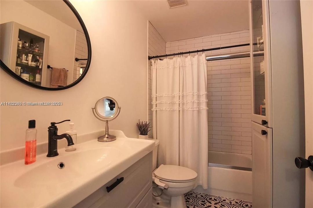 For Sale: $590,000 (4 beds, 2 baths, 1952 Square Feet)