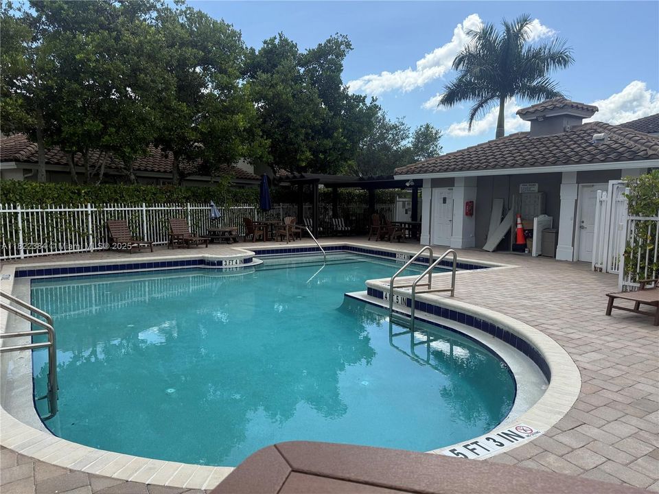 For Sale: $590,000 (4 beds, 2 baths, 1952 Square Feet)