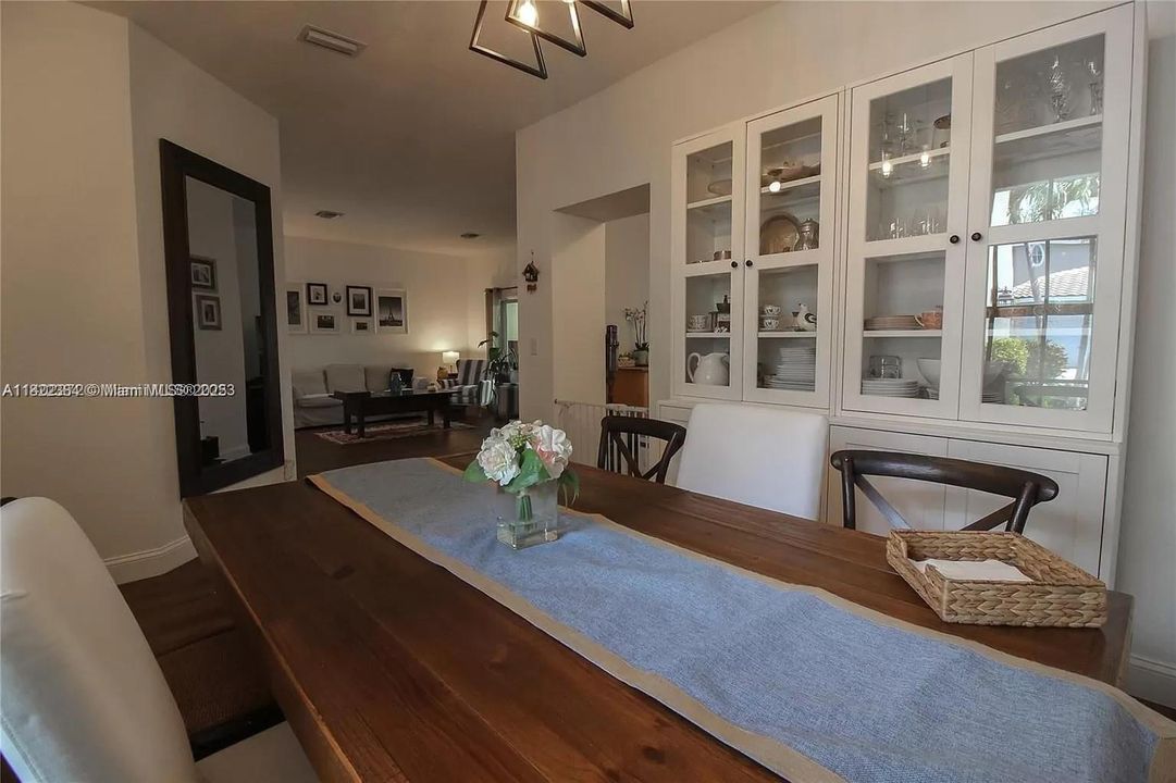 For Sale: $590,000 (4 beds, 2 baths, 1952 Square Feet)