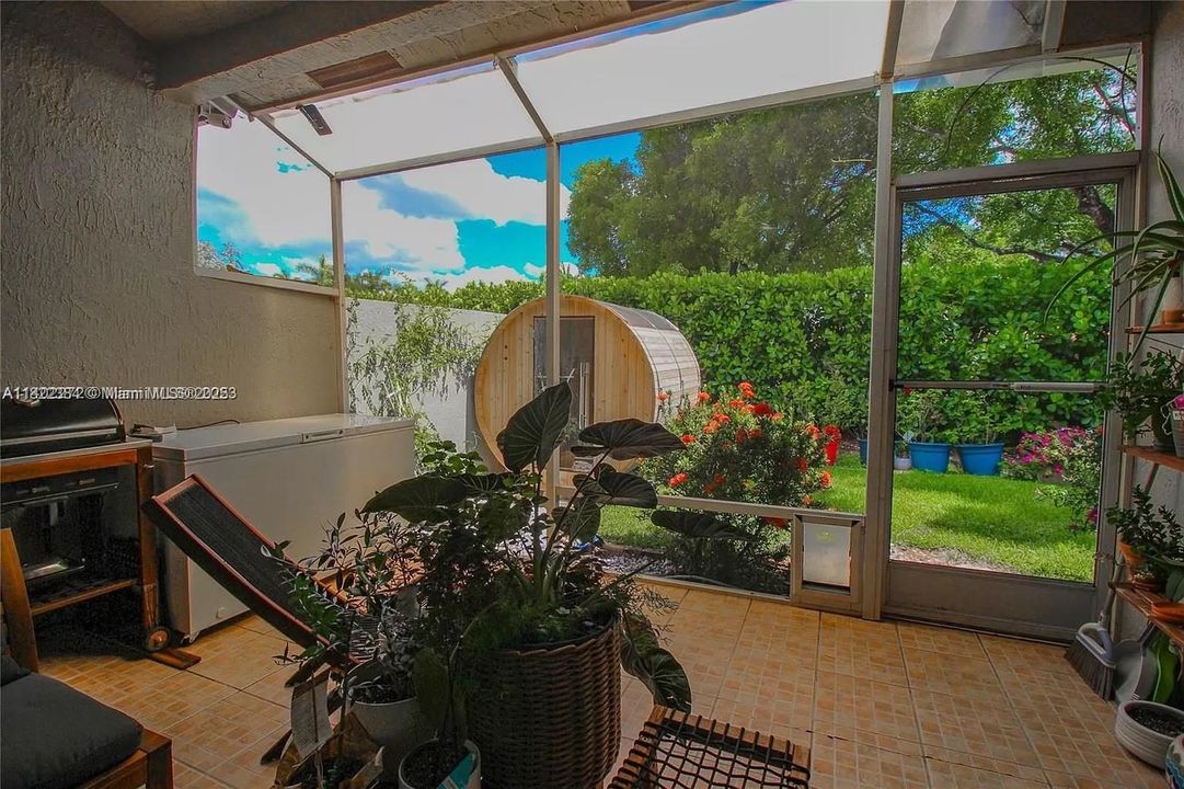 For Sale: $590,000 (4 beds, 2 baths, 1952 Square Feet)