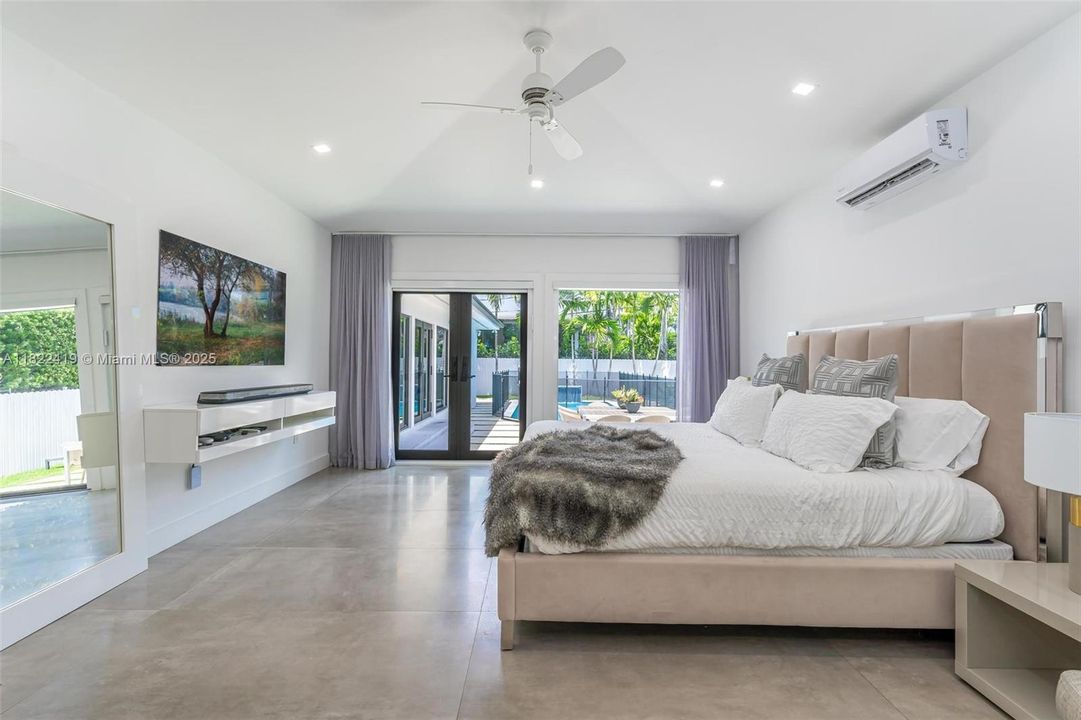 For Sale: $5,660,000 (6 beds, 5 baths, 3490 Square Feet)