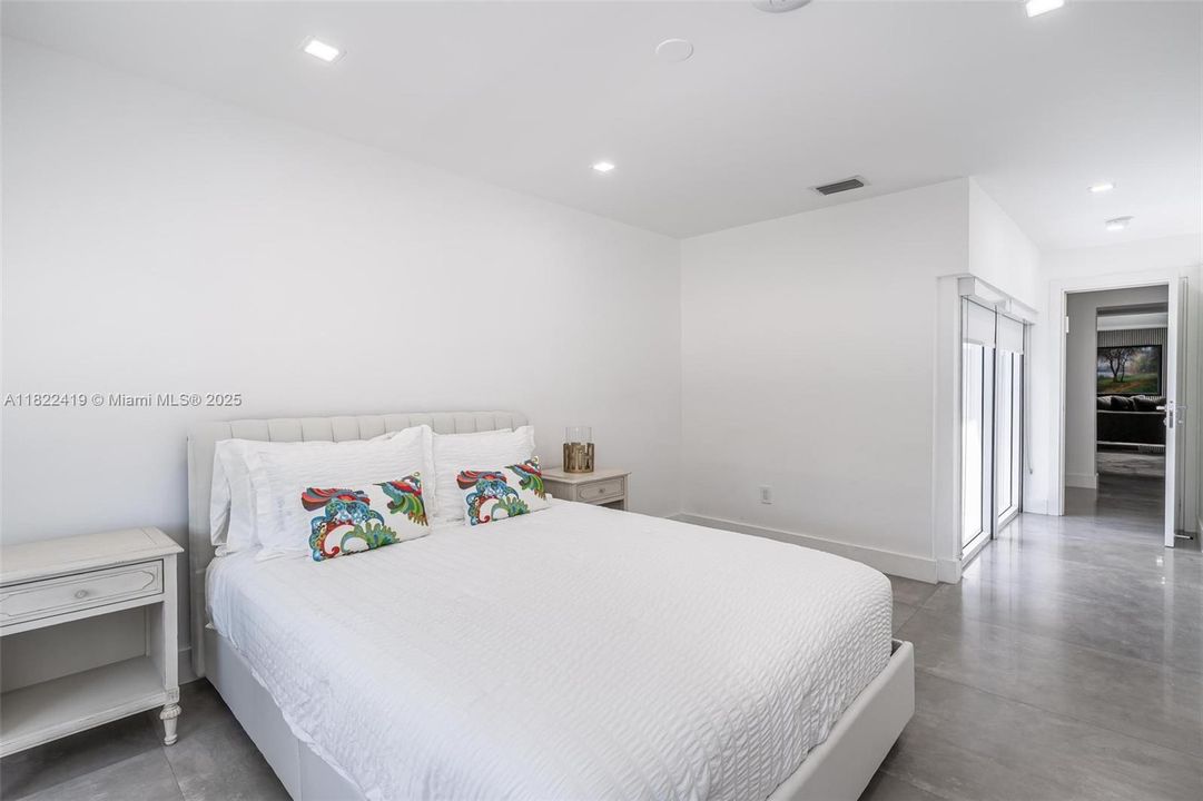 For Sale: $5,660,000 (6 beds, 5 baths, 3490 Square Feet)