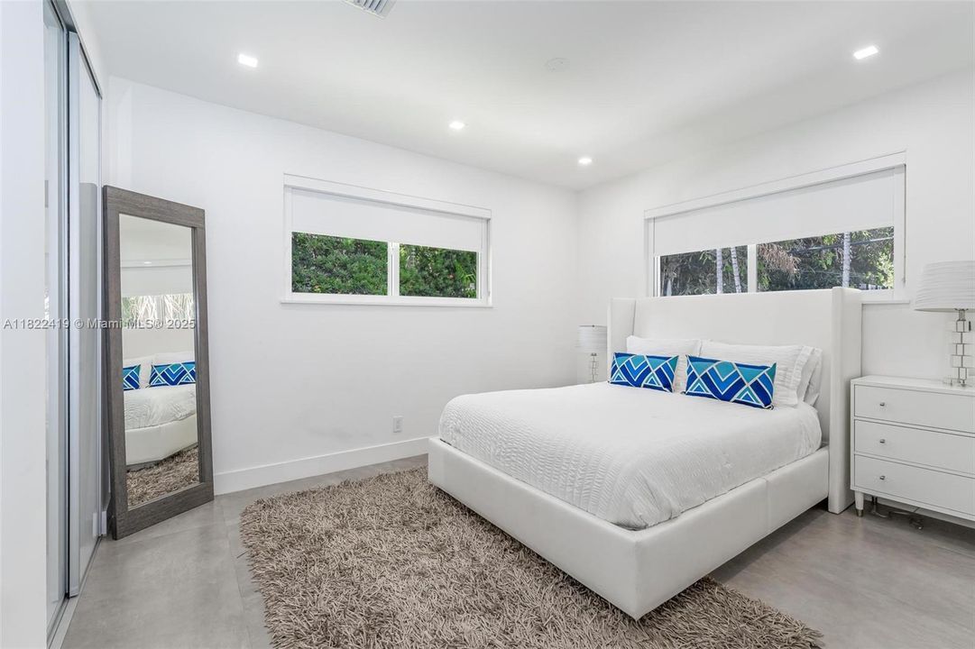 For Sale: $5,660,000 (6 beds, 5 baths, 3490 Square Feet)