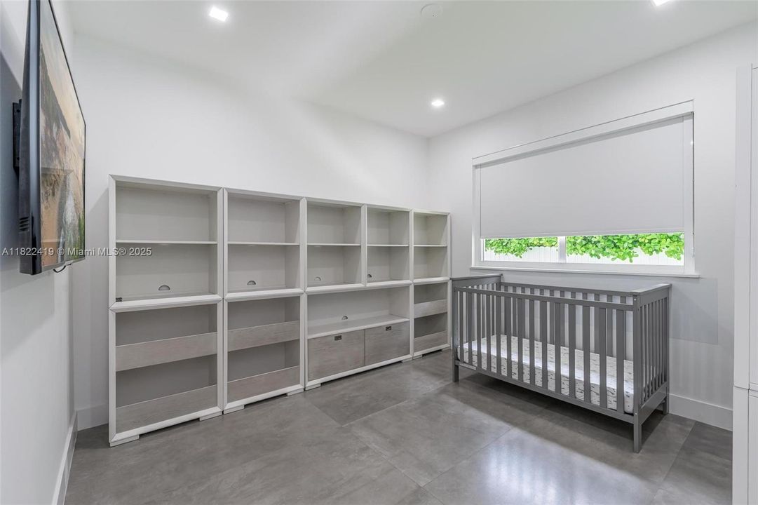 For Sale: $5,660,000 (6 beds, 5 baths, 3490 Square Feet)