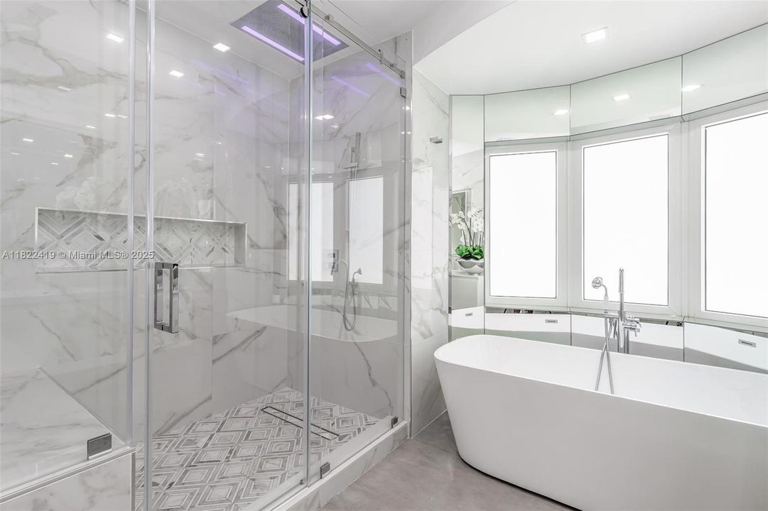 For Sale: $5,660,000 (6 beds, 5 baths, 3490 Square Feet)