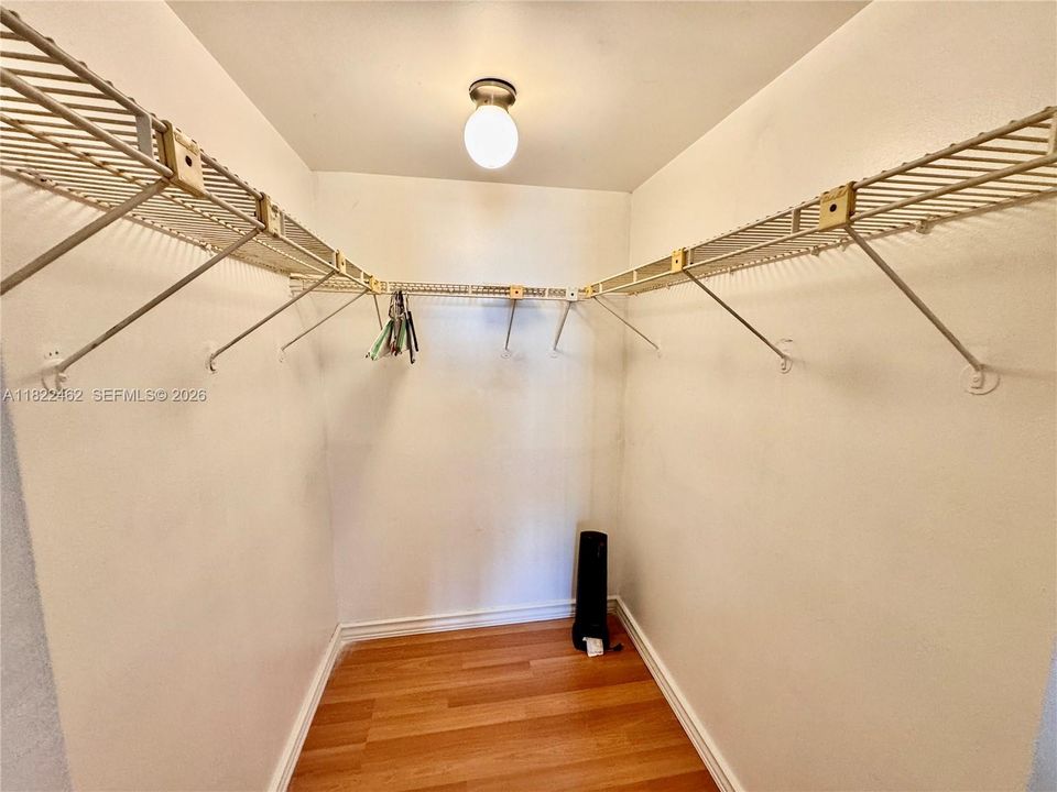 For Sale: $167,500 (1 beds, 1 baths, 740 Square Feet)