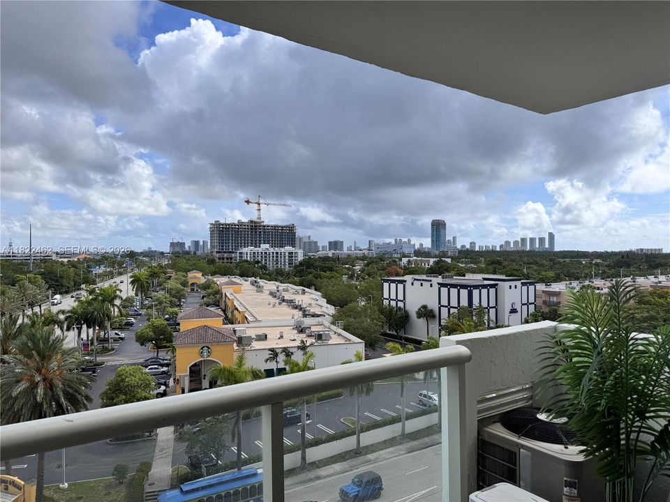For Sale: $167,500 (1 beds, 1 baths, 740 Square Feet)