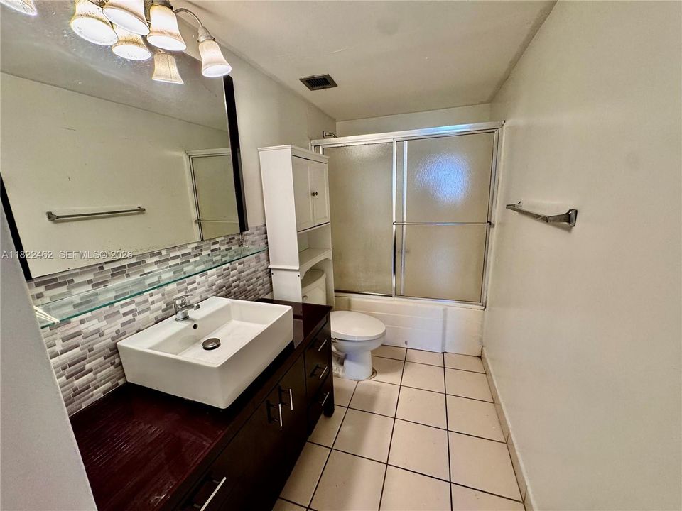 For Sale: $167,500 (1 beds, 1 baths, 740 Square Feet)