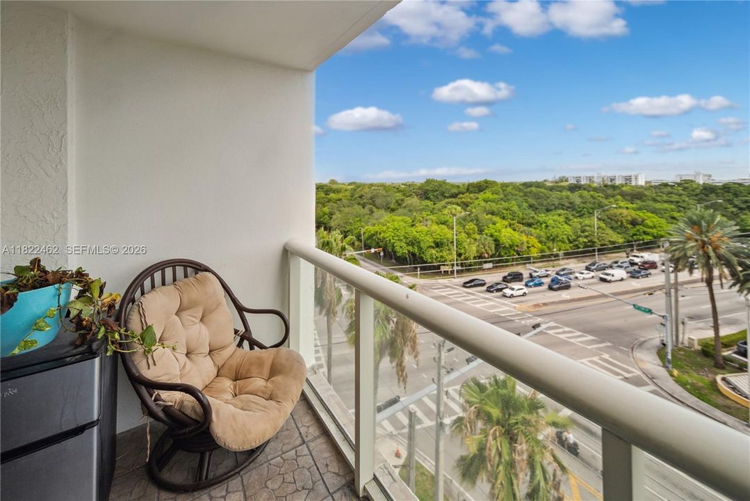 For Sale: $167,500 (1 beds, 1 baths, 740 Square Feet)