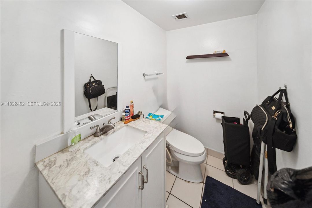 For Sale: $167,500 (1 beds, 1 baths, 740 Square Feet)