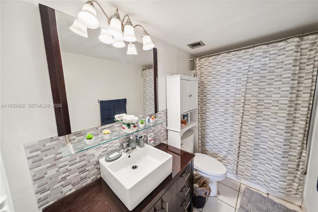 For Sale: $167,500 (1 beds, 1 baths, 740 Square Feet)