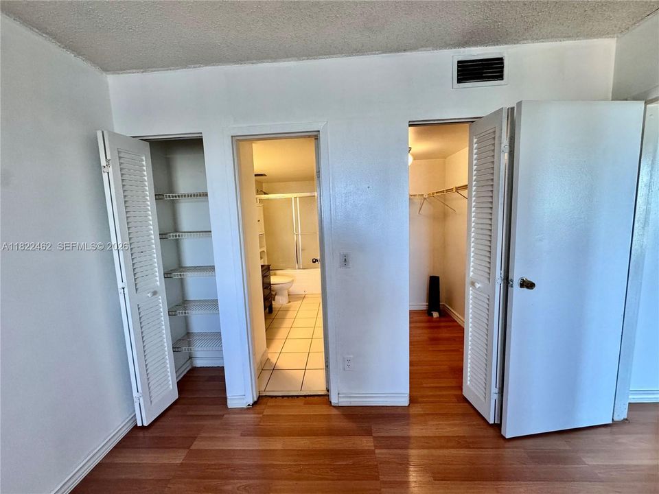 For Sale: $167,500 (1 beds, 1 baths, 740 Square Feet)