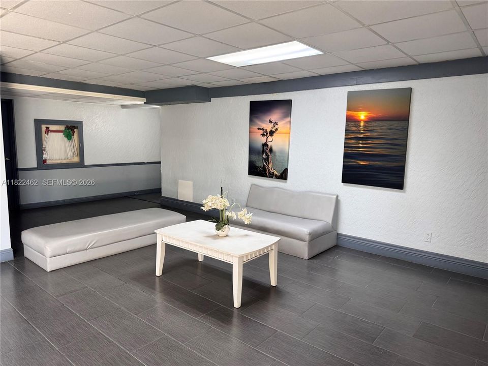For Sale: $167,500 (1 beds, 1 baths, 740 Square Feet)