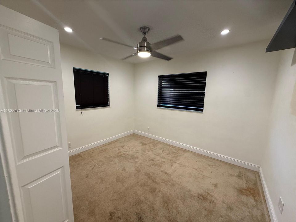 Recently Sold: $344,900 (2 beds, 1 baths, 936 Square Feet)