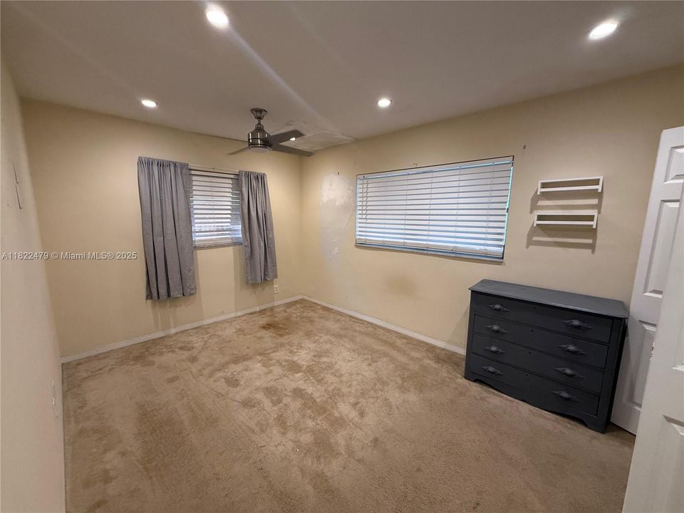 Recently Sold: $344,900 (2 beds, 1 baths, 936 Square Feet)