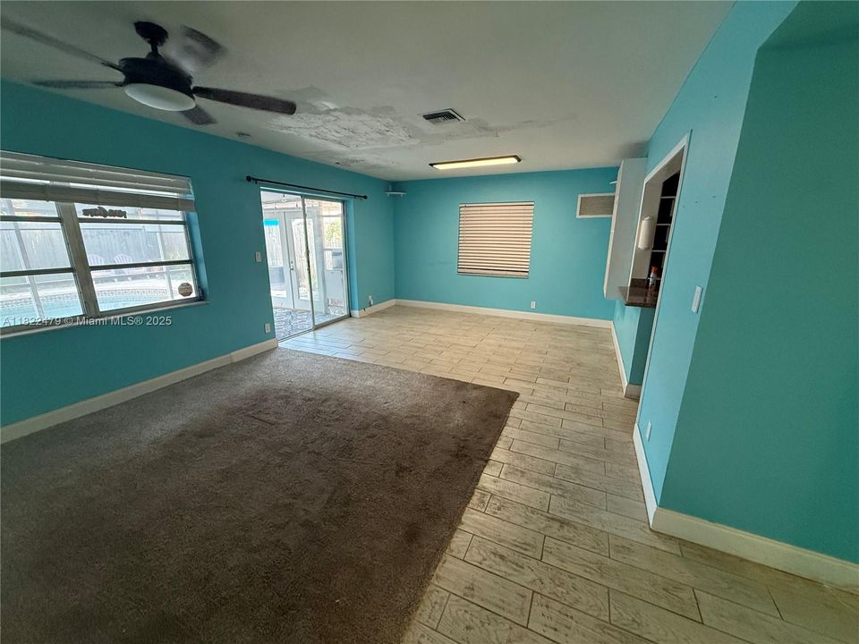 Recently Sold: $344,900 (2 beds, 1 baths, 936 Square Feet)