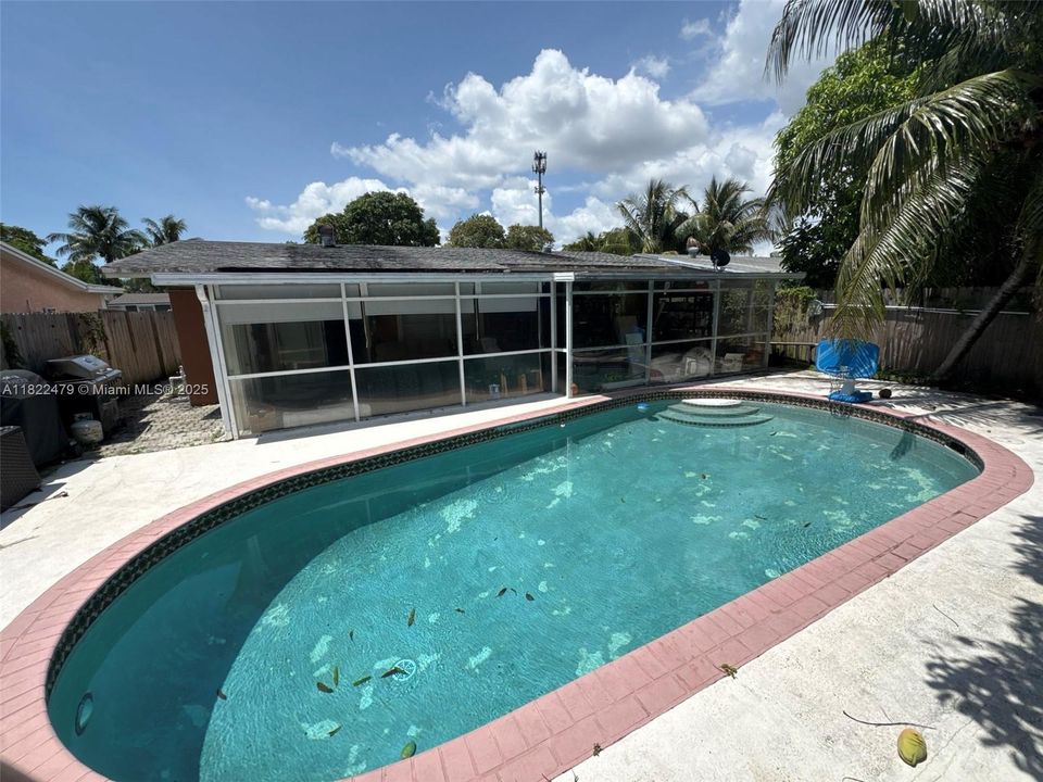 Recently Sold: $344,900 (2 beds, 1 baths, 936 Square Feet)