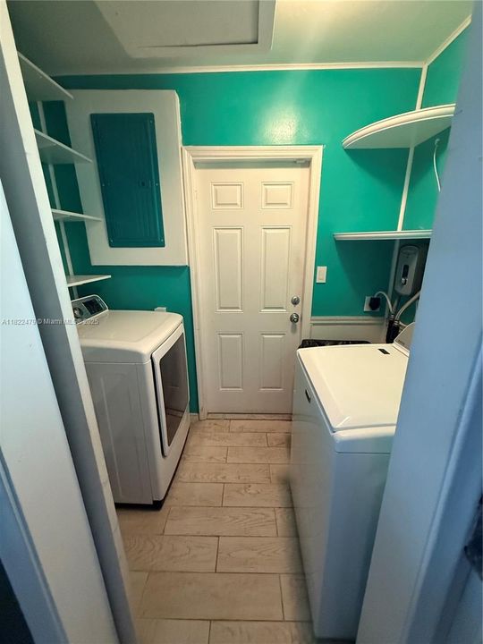 Recently Sold: $344,900 (2 beds, 1 baths, 936 Square Feet)