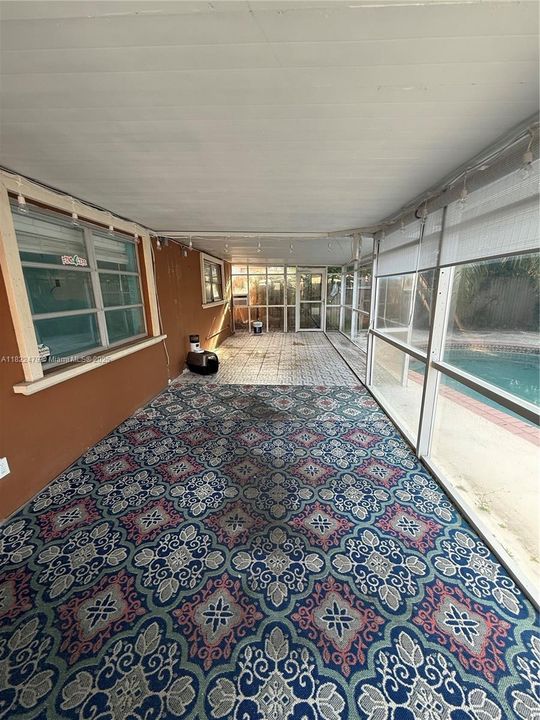 Recently Sold: $344,900 (2 beds, 1 baths, 936 Square Feet)