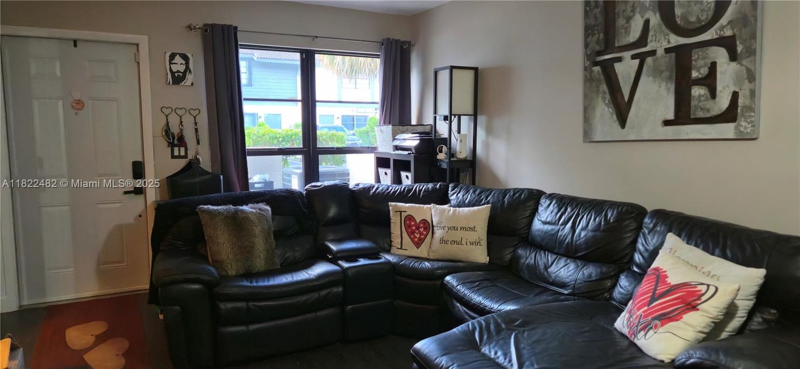 На продажу: $315,000 (2 спален, 2 ванн, 1291 Квадратных фут)