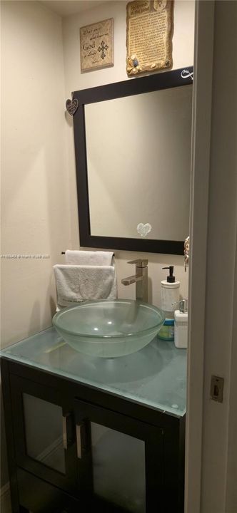 На продажу: $315,000 (2 спален, 2 ванн, 1291 Квадратных фут)