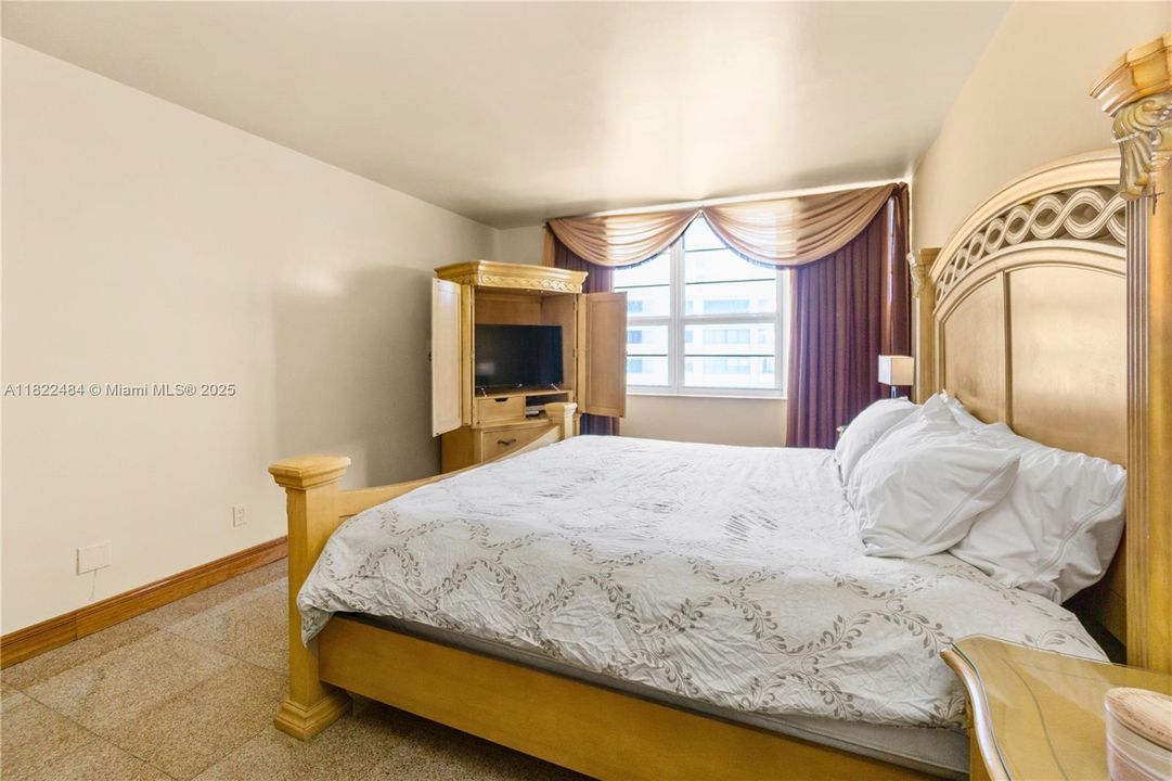 待售: $720,000 (2 贝兹, 2 浴室, 1190 平方英尺)