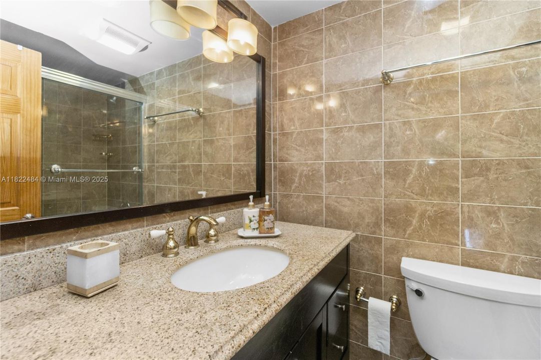 待售: $720,000 (2 贝兹, 2 浴室, 1190 平方英尺)