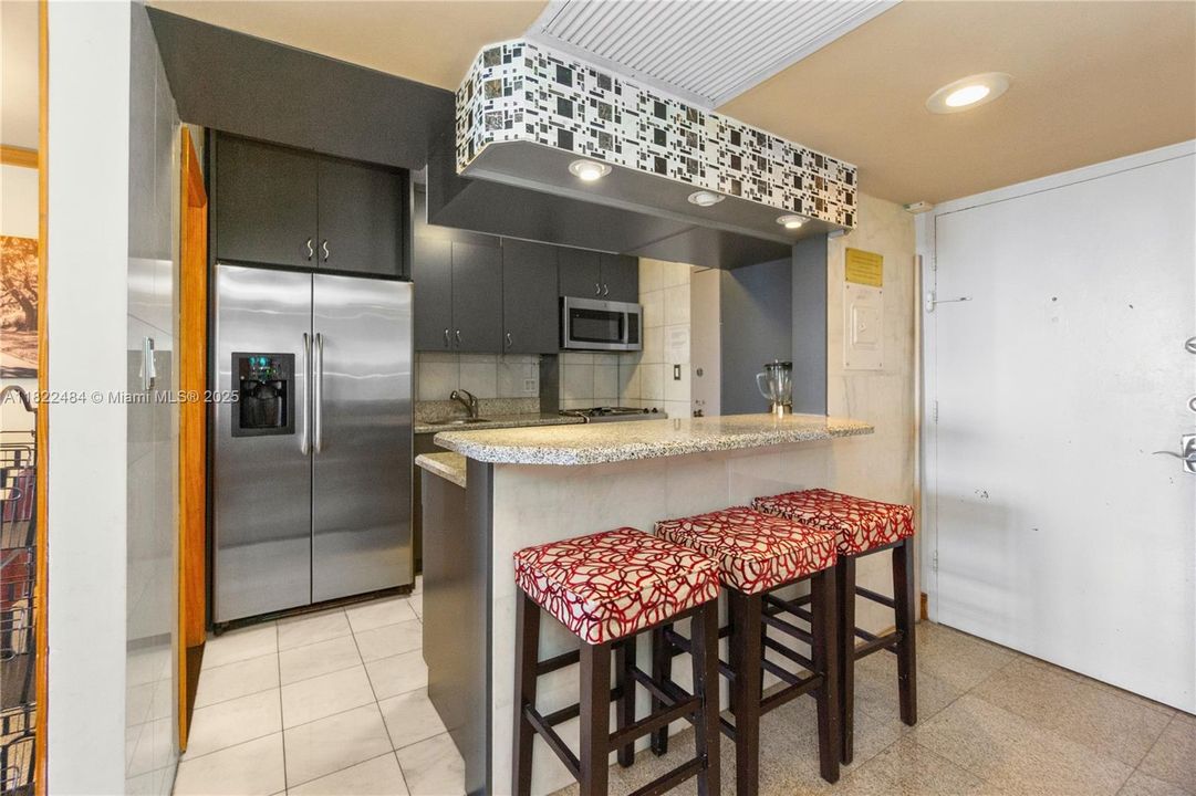 待售: $720,000 (2 贝兹, 2 浴室, 1190 平方英尺)