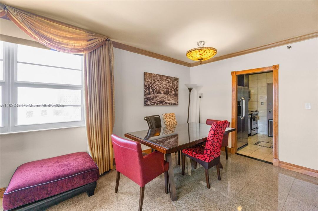 待售: $720,000 (2 贝兹, 2 浴室, 1190 平方英尺)