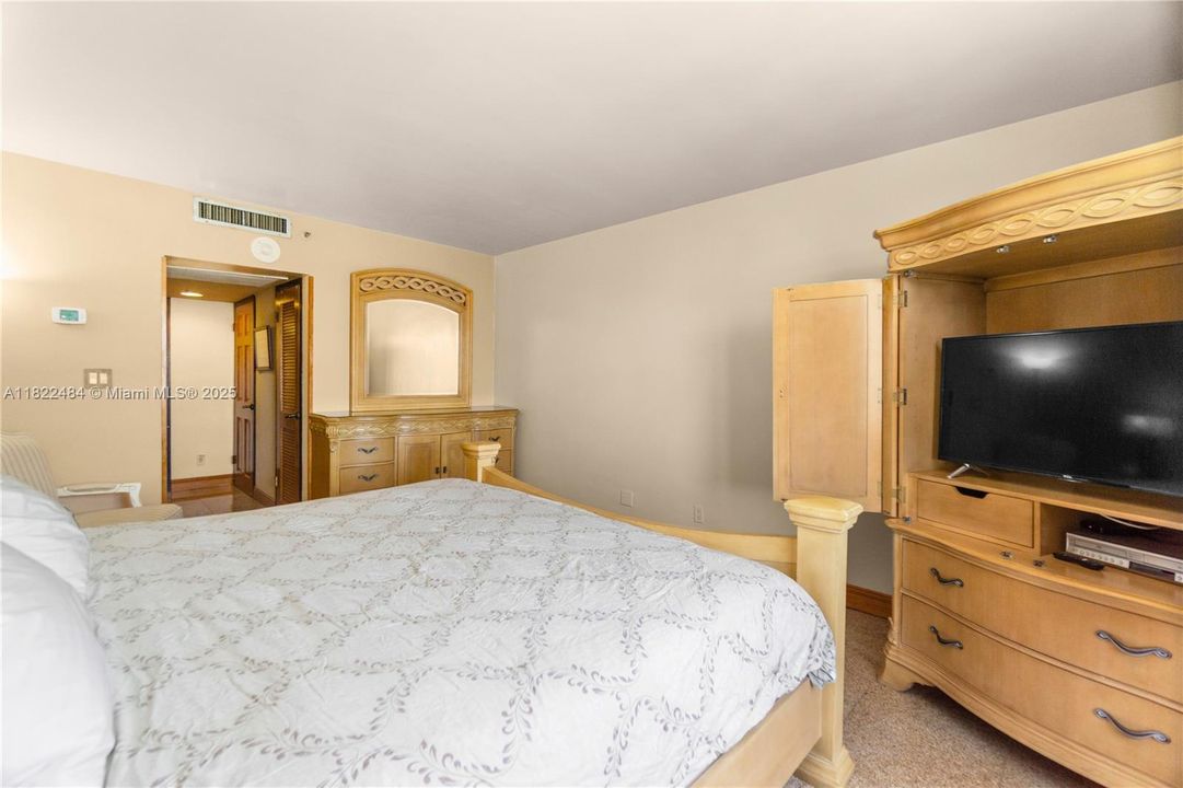 待售: $720,000 (2 贝兹, 2 浴室, 1190 平方英尺)