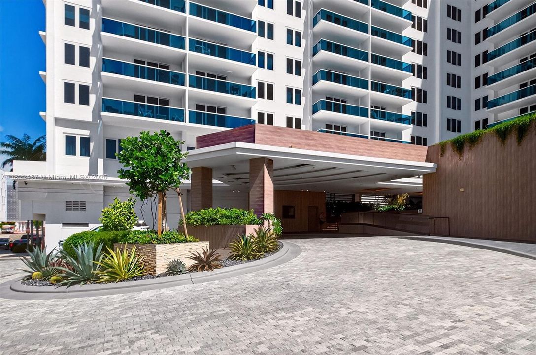 Active With Contract: $1,349,000 (1 beds, 1 baths, 850 Square Feet)