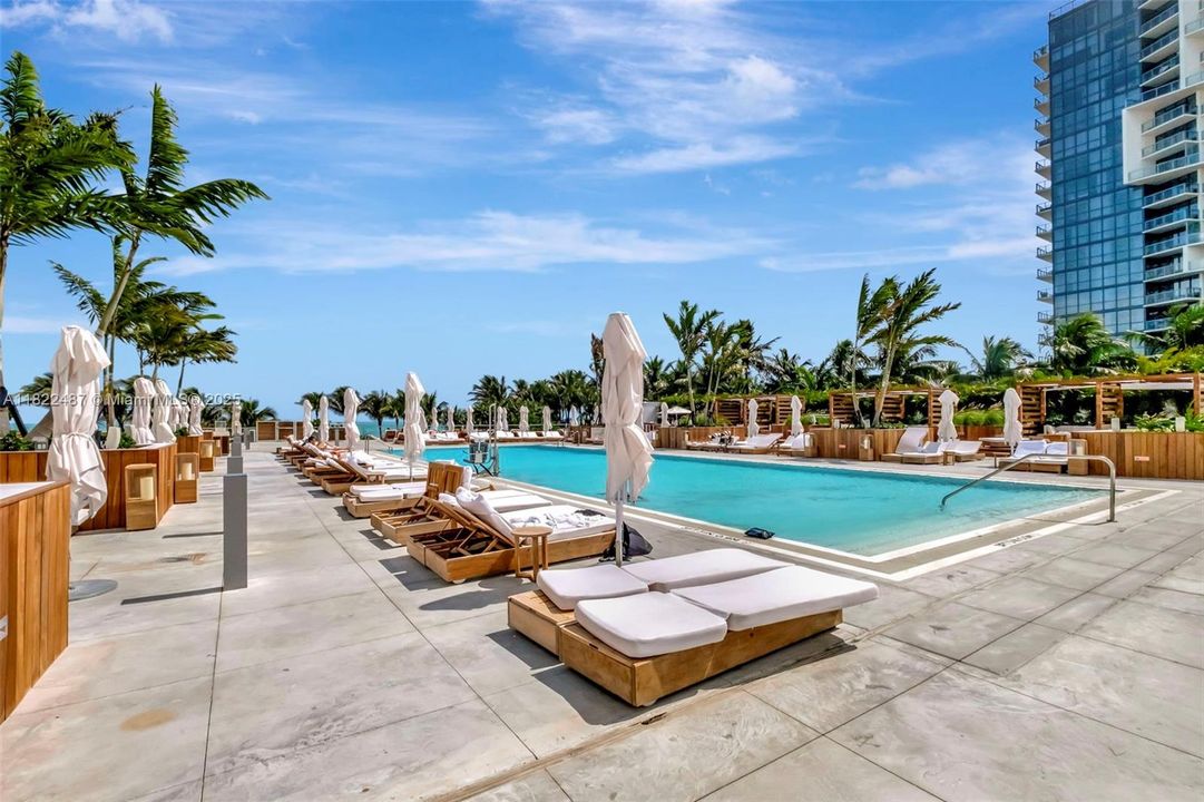 Active With Contract: $1,349,000 (1 beds, 1 baths, 850 Square Feet)