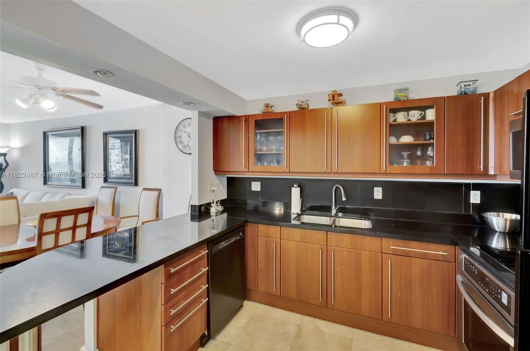 Active With Contract: $1,349,000 (1 beds, 1 baths, 850 Square Feet)