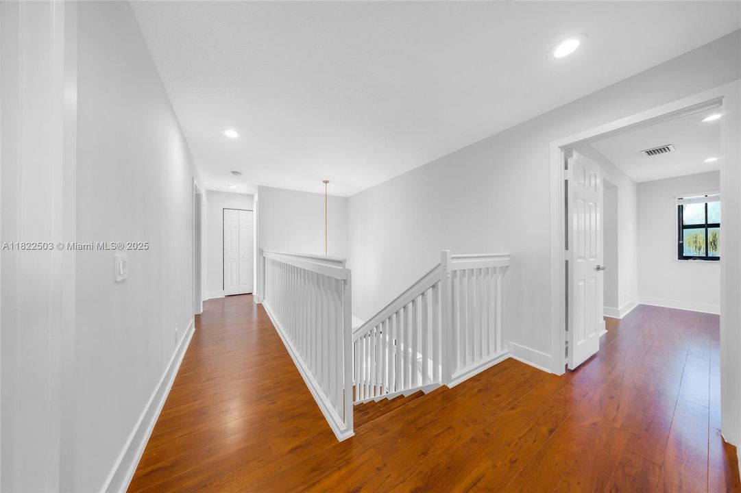 Activo con contrato: $5,900 (5 camas, 3 baños, 2480 Pies cuadrados)