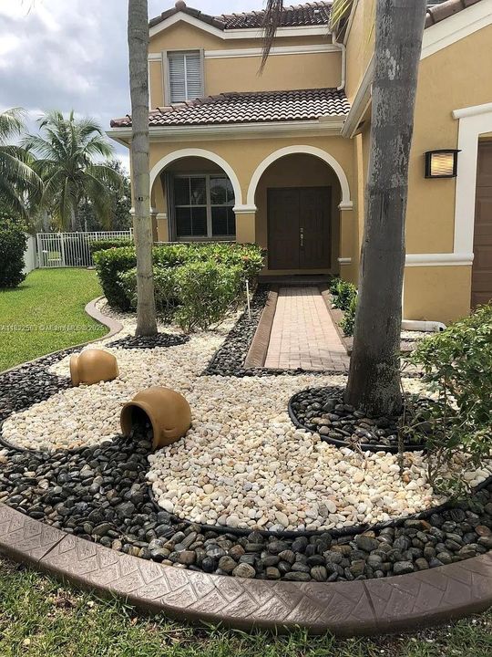 Activo con contrato: $5,900 (5 camas, 3 baños, 2480 Pies cuadrados)