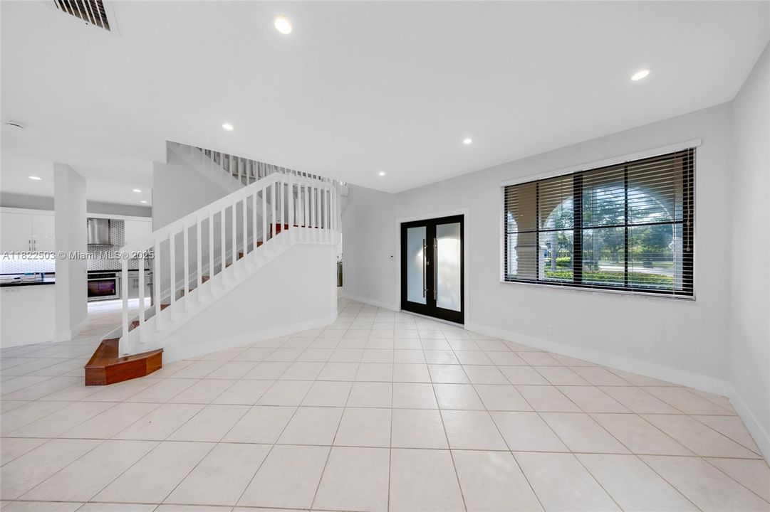 Activo con contrato: $5,900 (5 camas, 3 baños, 2480 Pies cuadrados)