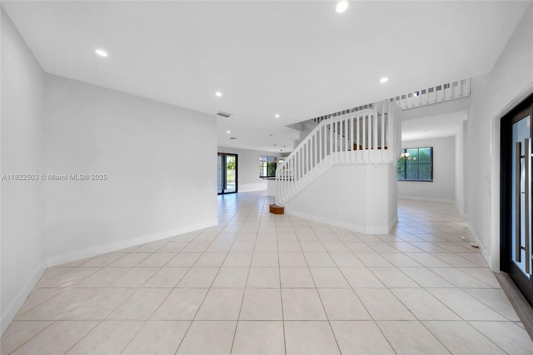 Activo con contrato: $5,900 (5 camas, 3 baños, 2480 Pies cuadrados)