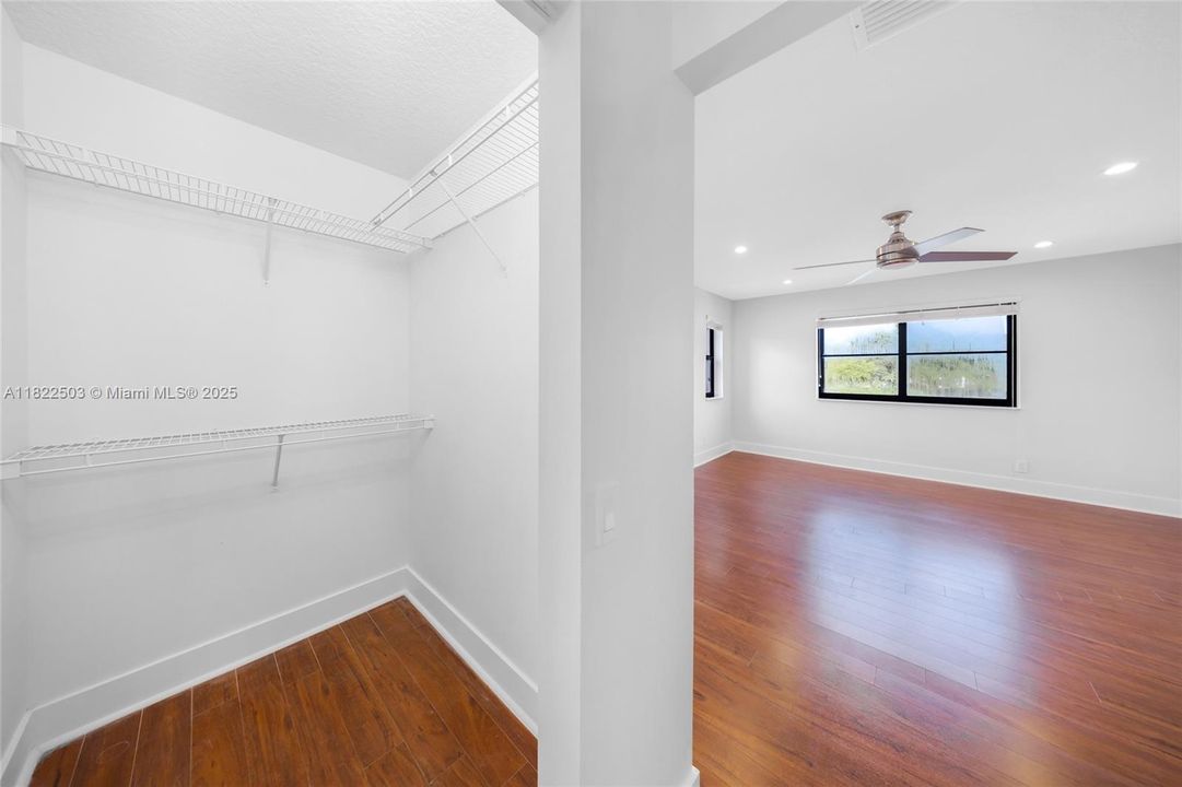 Activo con contrato: $5,900 (5 camas, 3 baños, 2480 Pies cuadrados)