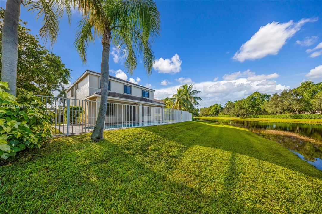 Activo con contrato: $5,900 (5 camas, 3 baños, 2480 Pies cuadrados)