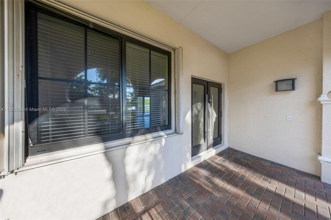 Activo con contrato: $5,900 (5 camas, 3 baños, 2480 Pies cuadrados)