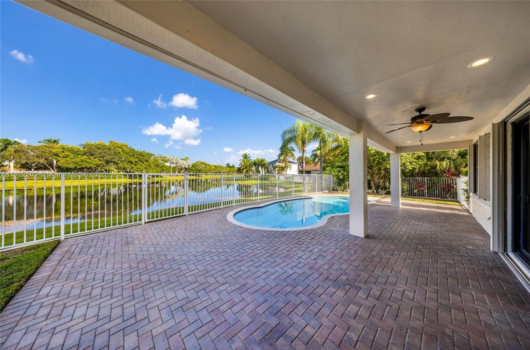 Activo con contrato: $5,900 (5 camas, 3 baños, 2480 Pies cuadrados)