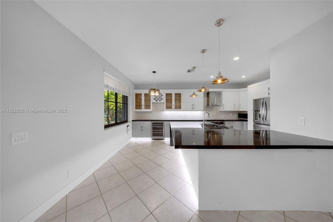 Activo con contrato: $5,900 (5 camas, 3 baños, 2480 Pies cuadrados)