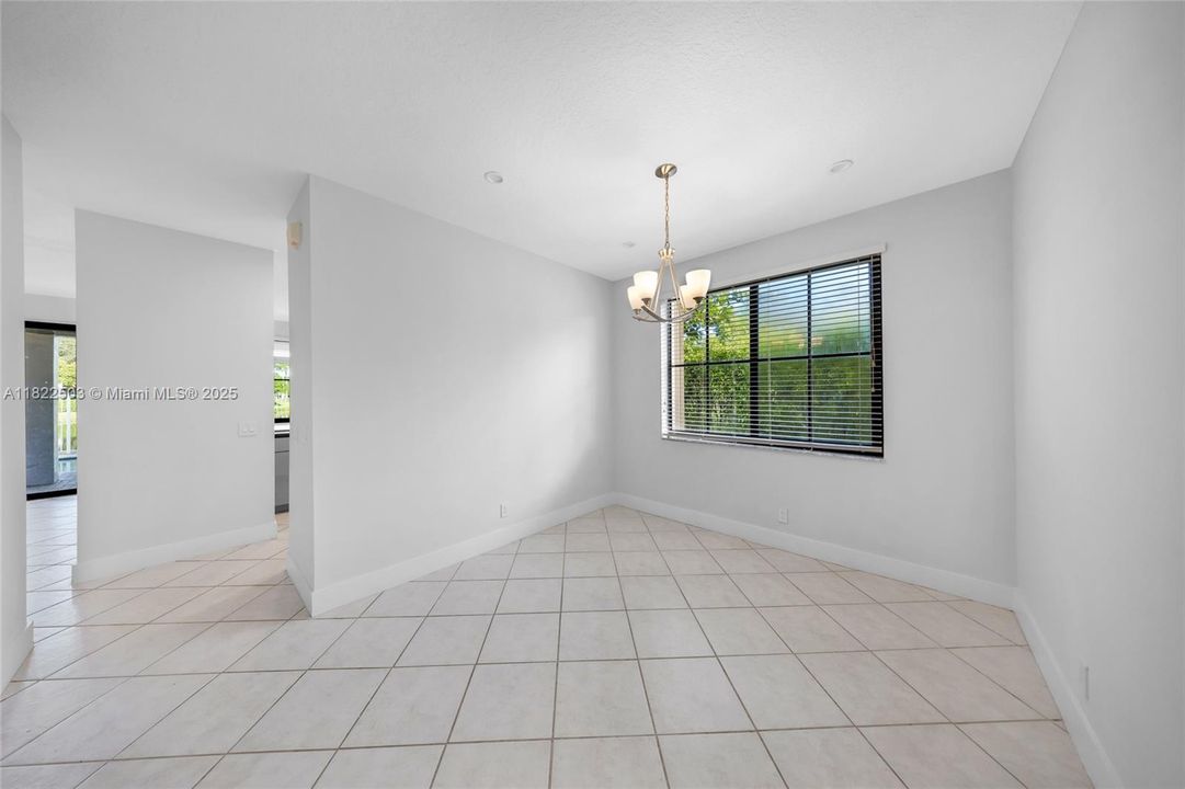 Activo con contrato: $5,900 (5 camas, 3 baños, 2480 Pies cuadrados)