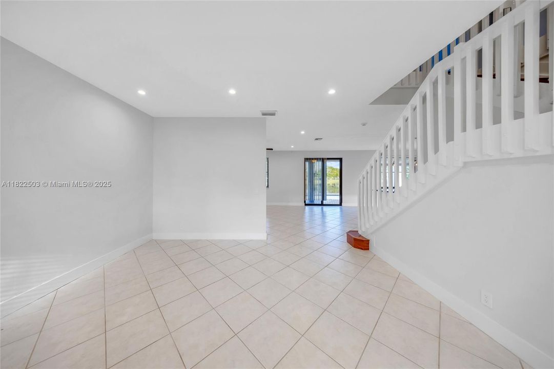 Activo con contrato: $5,900 (5 camas, 3 baños, 2480 Pies cuadrados)