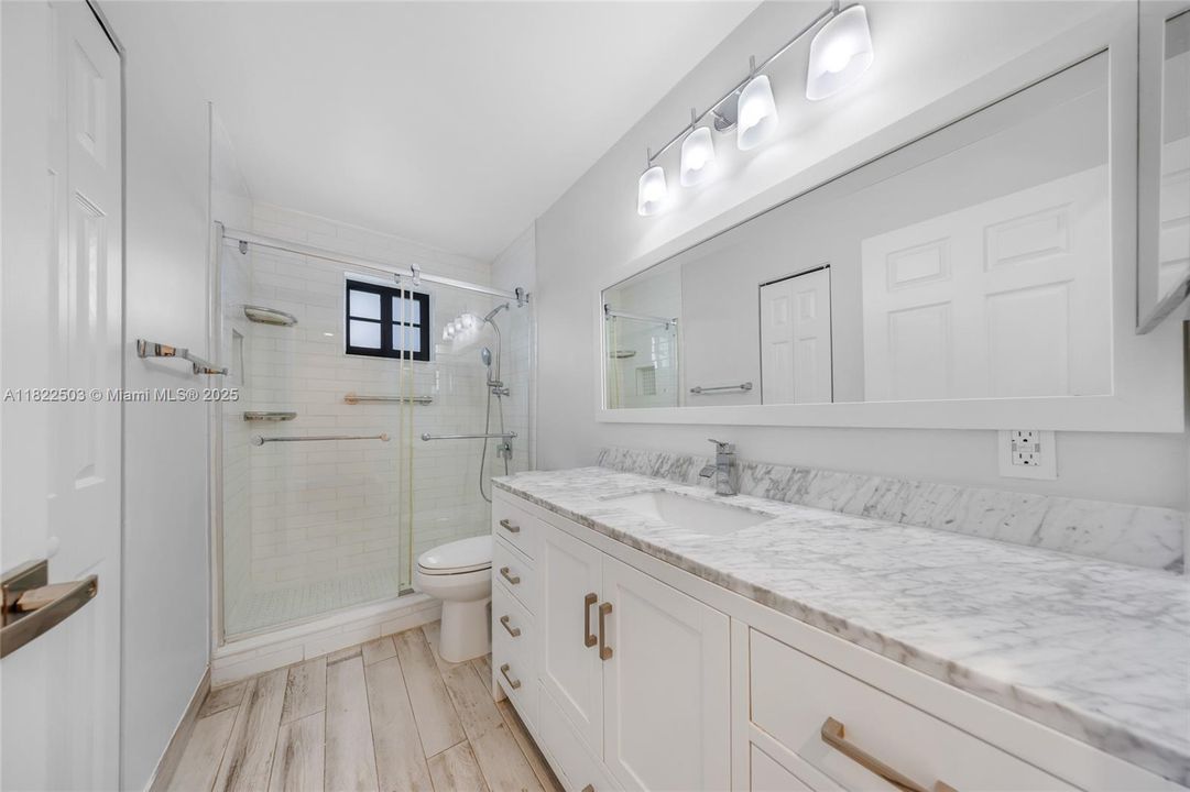 Activo con contrato: $5,900 (5 camas, 3 baños, 2480 Pies cuadrados)