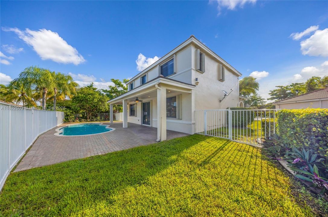 Activo con contrato: $5,900 (5 camas, 3 baños, 2480 Pies cuadrados)