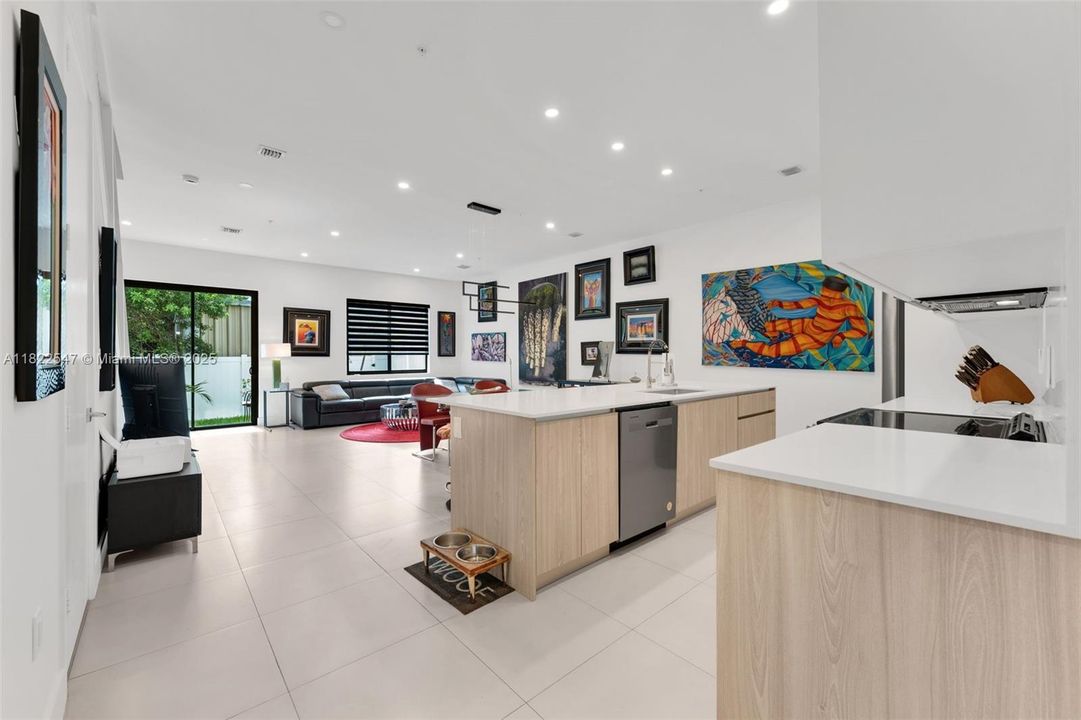 最近售出: $500,000 (3 贝兹, 2 浴室, 1770 平方英尺)