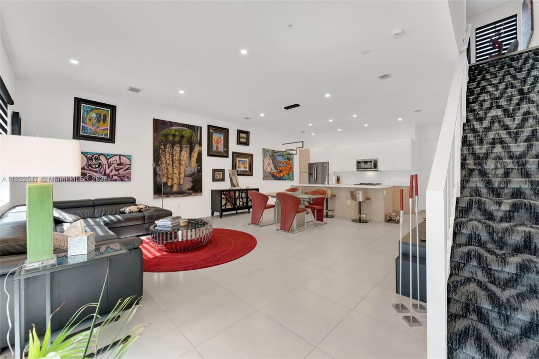 最近售出: $500,000 (3 贝兹, 2 浴室, 1770 平方英尺)