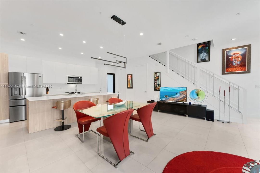 最近售出: $500,000 (3 贝兹, 2 浴室, 1770 平方英尺)