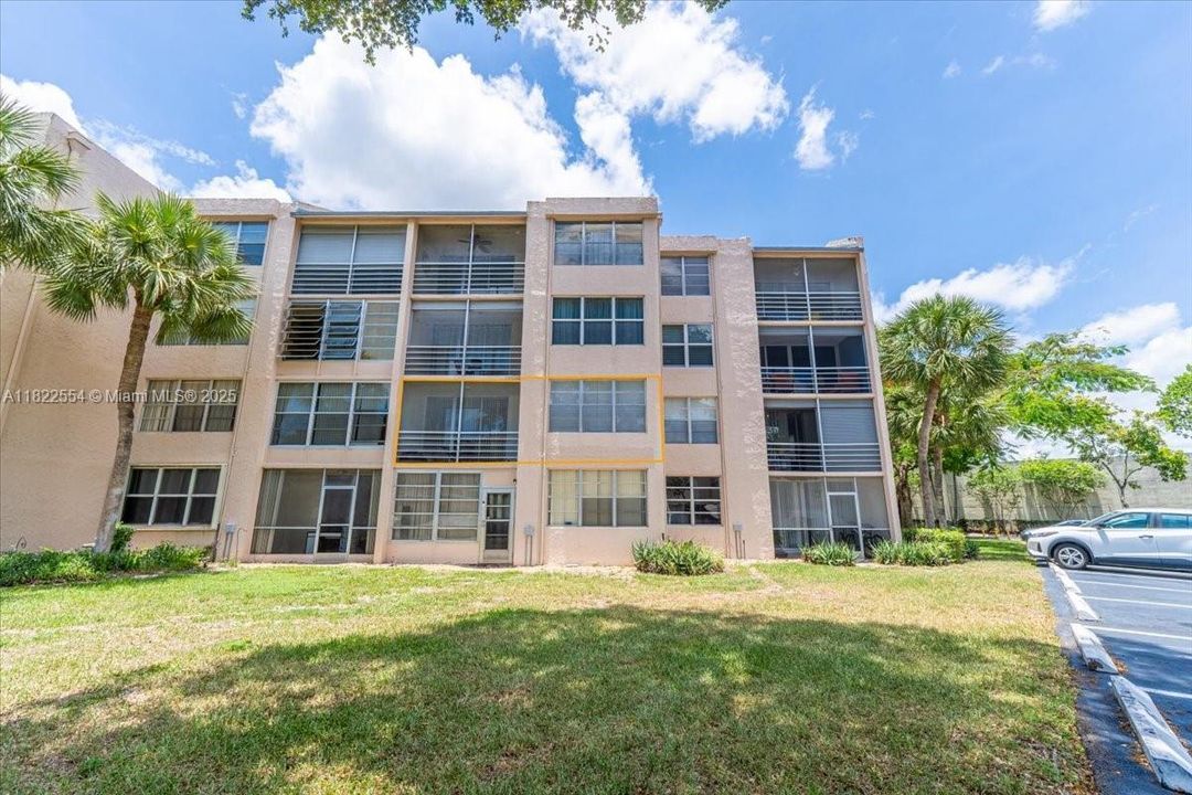 Active With Contract: $165,000 (1 beds, 1 baths, 645 Square Feet)